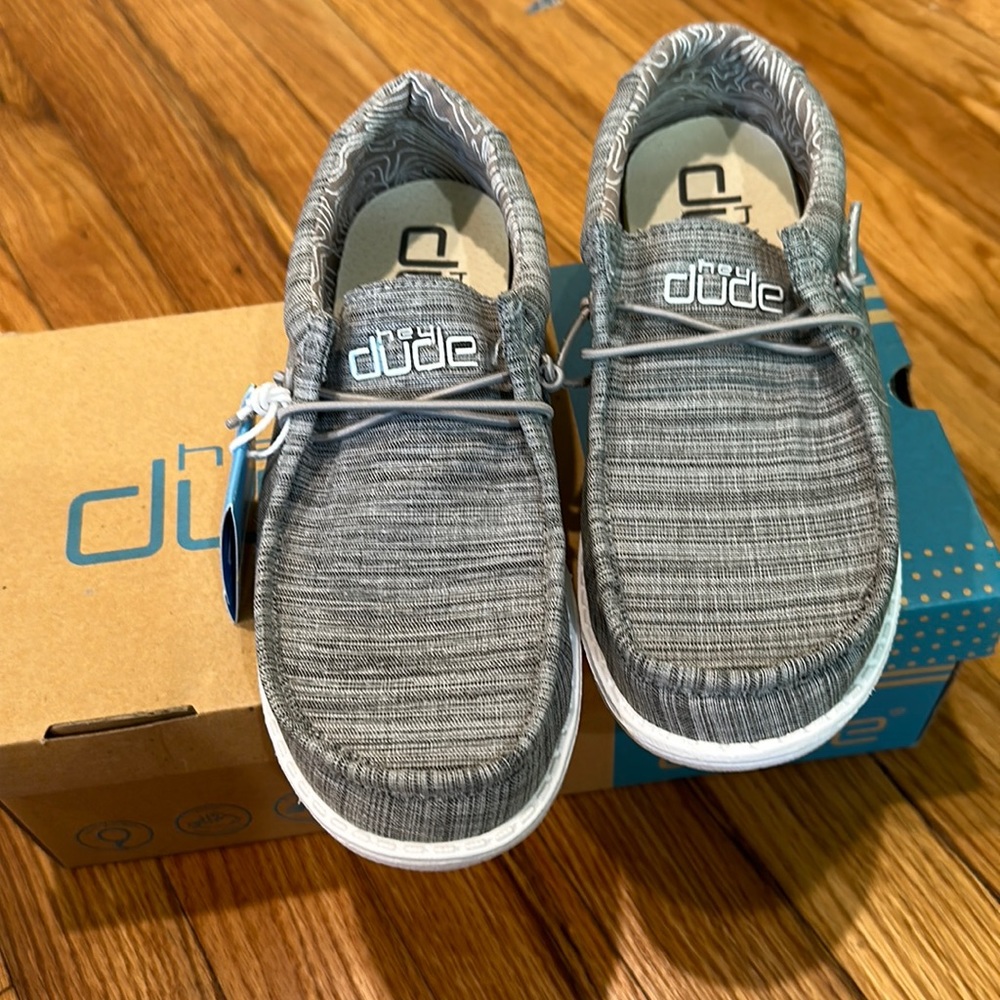 NWT Boys Hey Dudes Youth size 3